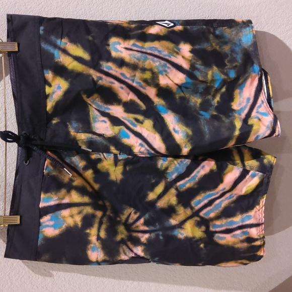 Volcom Men's 36 Mod-Tech Swimsuit - Picture 1 of 7